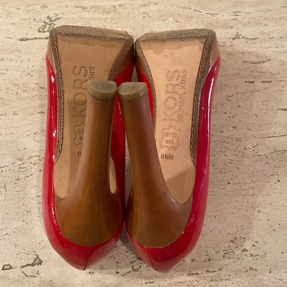 Michael Kors Platform Pumps. 6.5 - Picture 7 of 7